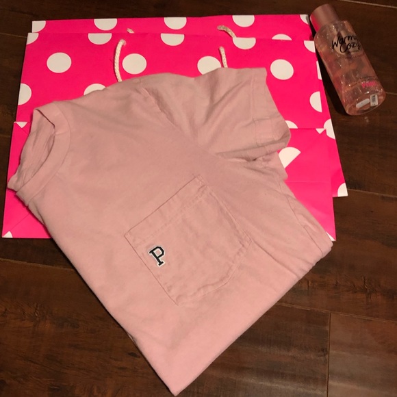 ❌ SOLD ❌ Pink VS Campus Tee in soft pink - Picture 2 of 7